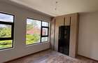 6 Bed Townhouse with En Suite in Lavington - 3