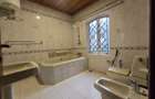 4 Bed House with En Suite in Hill View - 6