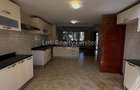 5 Bed Townhouse with En Suite in Lavington - 6