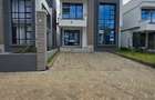 4 Bed House with En Suite at Bypass - 2