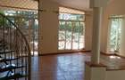 4 Bed Villa with En Suite at Dennis Pritt Road - 10
