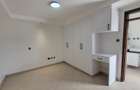6 Bed House with En Suite in Membley - 15