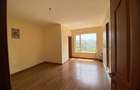4 Bed Apartment with En Suite in Parklands - 20