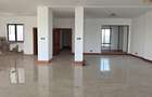 4 Bed Apartment with En Suite at Riverside Drive - 15