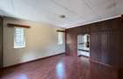 5 Bed House with En Suite in Lavington - 12