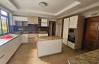 4 Bed Apartment with En Suite in Riverside - 4