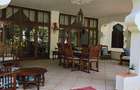 Serviced 3 Bed Apartment with En Suite at La-Marina - 17