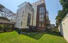 6 Bed Villa with En Suite in Lavington - 1