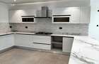 5 Bed Townhouse with En Suite in Lavington - 4
