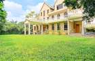 6 Bed Villa with En Suite in Ridgeways - 1