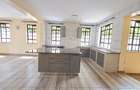 5 Bed Townhouse with En Suite in Westlands Area - 6