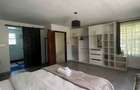 1 Bed House with En Suite at Karen Road - 9