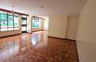 4 Bed Apartment with En Suite at Riverside Drive - 17