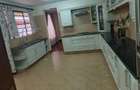 5 Bed House with En Suite in Lavington - 4