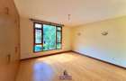 4 Bed Apartment with En Suite at Riverside Drive - 19