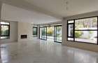 5 Bed Townhouse with En Suite in Lavington - 6