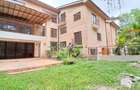 5 Bed Townhouse with En Suite at Lavington - 2