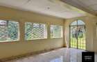 4 Bed House with En Suite in Riverside - 2
