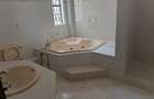 5 Bed House with En Suite at Riverside - 18