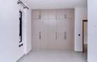 2 Bed Apartment with Gym in Brookside - 15