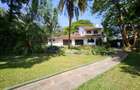 5 Bed House with En Suite in Runda - 1