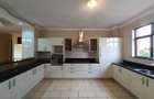 3 Bed Apartment with En Suite at 1St Parklands Avenue - 5