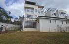 5 Bed House with En Suite in Lavington - 17