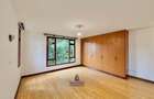 3 Bed Apartment with En Suite at Riverside Dr - 12