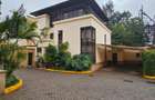 4 Bed Villa with En Suite at Lavington - 15