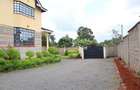 5 Bed House with En Suite at Safari Park Avenue - 3