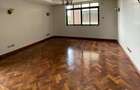 4 Bed Apartment with En Suite at Riverside Drive - 11
