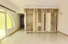 4 Bed Townhouse with En Suite at Riverside Drive - 19