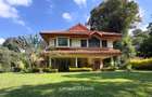 5 Bed House with Swimming Pool in Rosslyn - 9