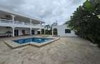 6 Bed House with En Suite in Watamu - 1