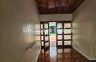 4 Bed House with En Suite in Rosslyn - 8