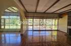 5 Bed House with En Suite in Spring Valley - 5