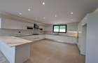 5 Bed Townhouse with En Suite in Lavington - 4
