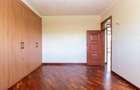 4 Bed Townhouse with En Suite in Ridgeways - 10