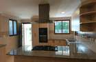 5 Bed Villa with En Suite in Spring Valley - 3