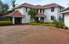 4 Bed House with En Suite at Lavington - 1