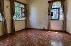 5 Bed House with En Suite in Nyari - 11
