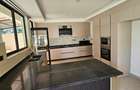 4 Bed Townhouse with En Suite at Lavington - 6