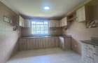 5 Bed House with En Suite at Hardy Area - 2
