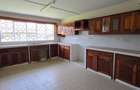 5 Bed Townhouse with En Suite at Lavington Road - 12