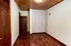 5 Bed Townhouse with En Suite in Lavington - 8