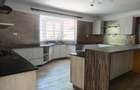 6 Bed House with En Suite in Rosslyn - 7