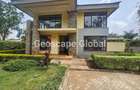 4 Bed House with En Suite in Ridgeways - 1