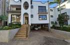 5 Bed Townhouse with En Suite at Westlands - 9