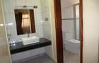 5 Bed Villa with En Suite in Redhill - 10