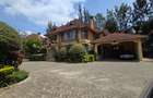 5 Bed House with En Suite in Lavington - 1